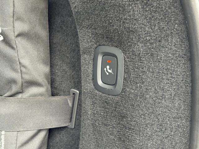Volvo V90 2.0 T6 Plug-in hybrid AWD Plus Dark | Long Range | Luchtvering | Panoramadak | Trekhaak | Actieve LED koplampen | Keyless | Achteruitrijcamera | Harman Kardon audio |