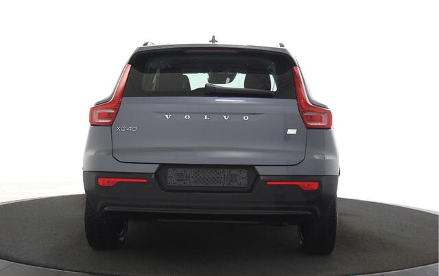 Volvo XC40 1.5 T4 Recharge 155kW/211pk DCT7 Plus Dark Facelift!! NAPPALEDER + ADAPT.CRUISE + PILOT ASSIST + NAVI SENSUS + BLIS + LANE ASSIST + EL.STOELEN + STOELVERWARMING V&A + STUURVERWARMING + CAMERA + KEYLESS ENTRY&GO + PARKSENSOREN V&A + 18" LM-VELGEN!!