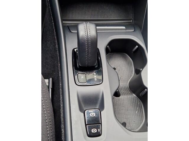 Volvo XC40 1.5 T3 Momentum Automaat - Carplay - NL Auto