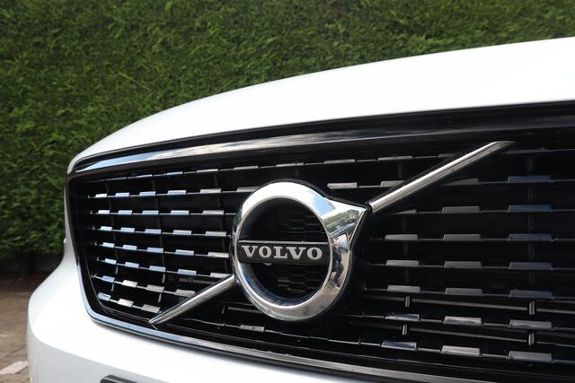 Volvo XC40 1.5 T4 Recharge R-Design | Trekhaak |