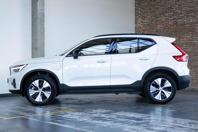 Volvo XC40 T5 Automaat Plug-in hybrid Plus Dark | Navigatie | Trekhaak Elektrisch Uitklapbaar | Elektrisch Verstelbare Bestuurdersstoel Met Geheugen | Comfortstoelen | Parkeercamera | Parkeersensoren Voor + Achter | Premium Audio By Harman Kardon | Keyless Entree
