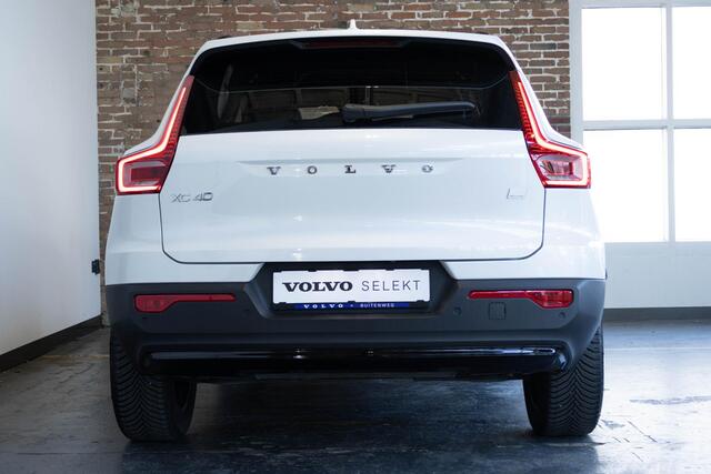 Volvo XC40 T5 Automaat Plug-in hybrid Plus Dark | Navigatie | Trekhaak Elektrisch Uitklapbaar | Elektrisch Verstelbare Bestuurdersstoel Met Geheugen | Comfortstoelen | Parkeercamera | Parkeersensoren Voor + Achter | Premium Audio By Harman Kardon | Keyless Entree