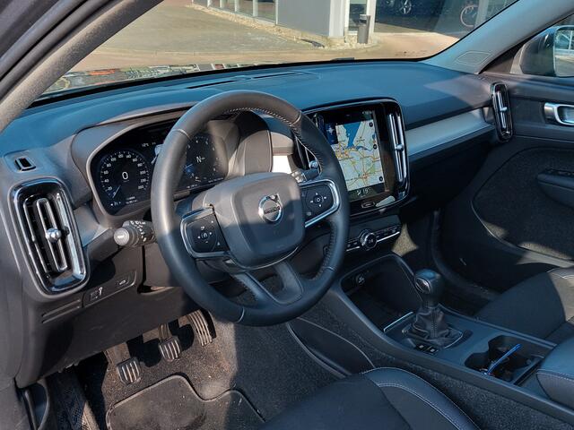 Volvo XC40 1.5 T3 157pk Momentum Business Pack Connect | Origineel NL | Navi | Clima | Adap. Cruise | Panorama Schuifdak | Led Koplampen | Pdc V+A+Camera | Rijstrook+Licht+Regensenor | 18''lm