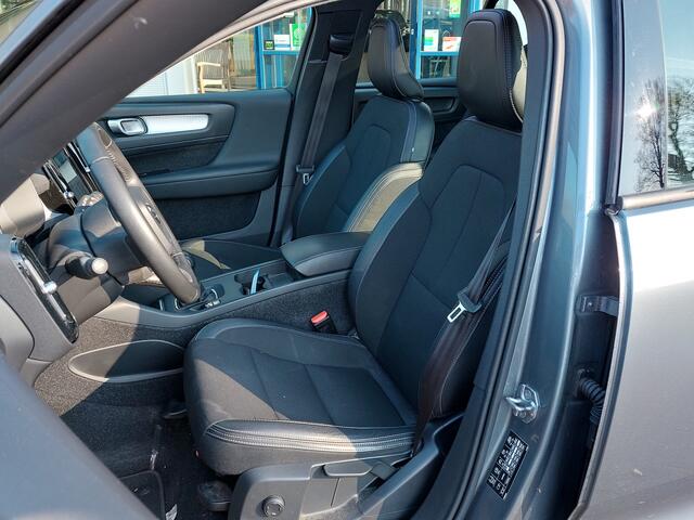 Volvo XC40 1.5 T3 157pk Momentum Business Pack Connect | Origineel NL | Navi | Clima | Adap. Cruise | Panorama Schuifdak | Led Koplampen | Pdc V+A+Camera | Rijstrook+Licht+Regensenor | 18''lm