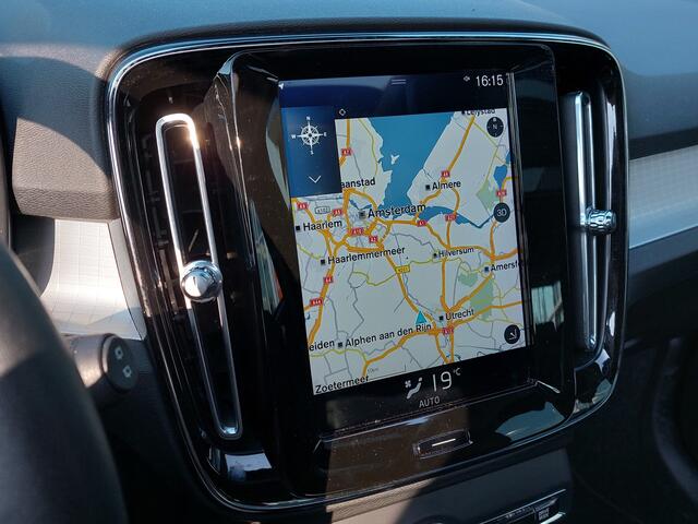 Volvo XC40 1.5 T3 157pk Momentum Business Pack Connect | Origineel NL | Navi | Clima | Adap. Cruise | Panorama Schuifdak | Led Koplampen | Pdc V+A+Camera | Rijstrook+Licht+Regensenor | 18''lm