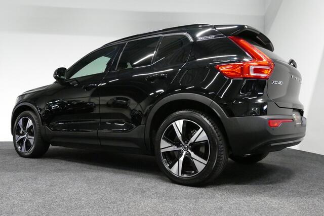 Volvo XC40 Recharge P8 AWD R-Design / Orig. Nederlands / Stoelverwarming / Apple Carplay - Andriod Auto / Stuurwiel verwarming / Ambienteverlichting / Leder/alcantara bekleding / High Performance Sound / Adaptive Cruise Control / Full LED / 19'' LMV / Grootlicht Ass