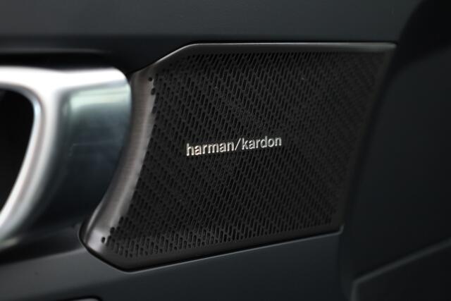 Volvo XC40 2.0 B3 Plus Dark | Navi | 360 Cam | Memory | CarPlay | H&K | Dodehoek