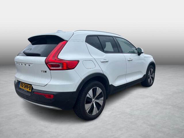 Volvo XC40 2.0 T5 AWD Intro Edition | Schuif/kantel panoramadak | Keyless entry/start | Harman/kardon | Trekhaak | Stoel/stuur verwarming | Standkachel | Volvo on Call |