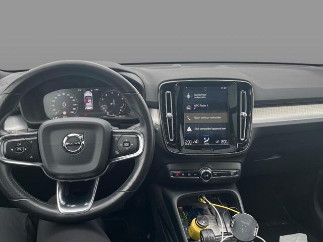 Volvo XC40 2.0 T5 AWD Intro Edition | Schuif/kantel panoramadak | Keyless entry/start | Harman/kardon | Trekhaak | Stoel/stuur verwarming | Standkachel | Volvo on Call |