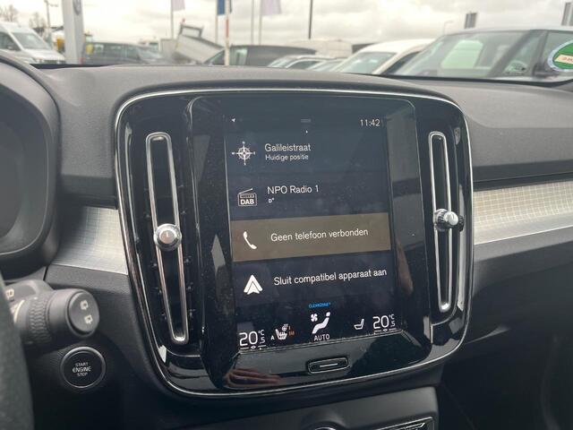 Volvo XC40 2.0 T5 AWD Intro Edition | Schuif/kantel panoramadak | Keyless entry/start | Harman/kardon | Trekhaak | Stoel/stuur verwarming | Standkachel | Volvo on Call |