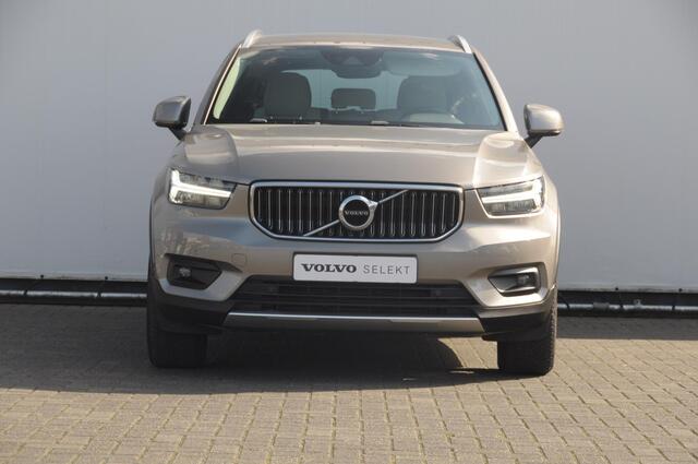 Volvo XC40 T2 129PK Automaat Inscription / Cruise control / Blond Leder / Elektrische stoelen / Stuur - en stoelverwarming / Climate control / Parkeersensoren met camera / Apple carplay / Elektrische achterklep