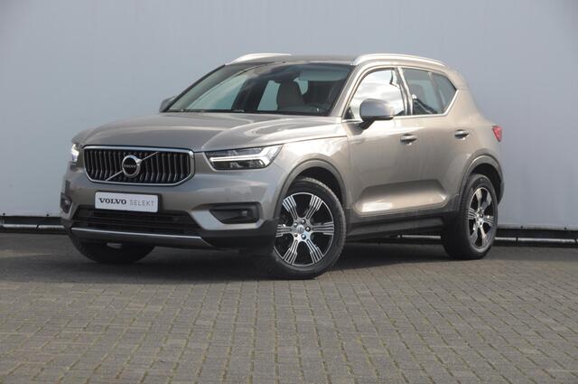 Volvo XC40 T2 129PK Automaat Inscription / Cruise control / Blond Leder / Elektrische stoelen / Stuur - en stoelverwarming / Climate control / Parkeersensoren met camera / Apple carplay / Elektrische achterklep