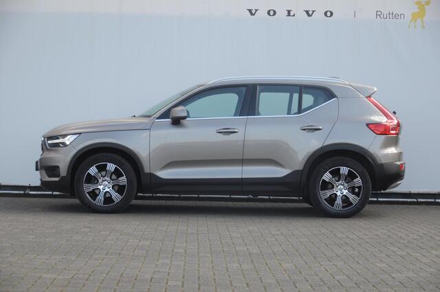 Volvo XC40 T2 129PK Automaat Inscription / Cruise control / Blond Leder / Elektrische stoelen / Stuur - en stoelverwarming / Climate control / Parkeersensoren met camera / Apple carplay / Elektrische achterklep