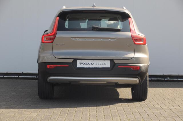 Volvo XC40 T2 129PK Automaat Inscription / Cruise control / Blond Leder / Elektrische stoelen / Stuur - en stoelverwarming / Climate control / Parkeersensoren met camera / Apple carplay / Elektrische achterklep