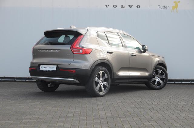 Volvo XC40 T2 129PK Automaat Inscription / Cruise control / Blond Leder / Elektrische stoelen / Stuur - en stoelverwarming / Climate control / Parkeersensoren met camera / Apple carplay / Elektrische achterklep