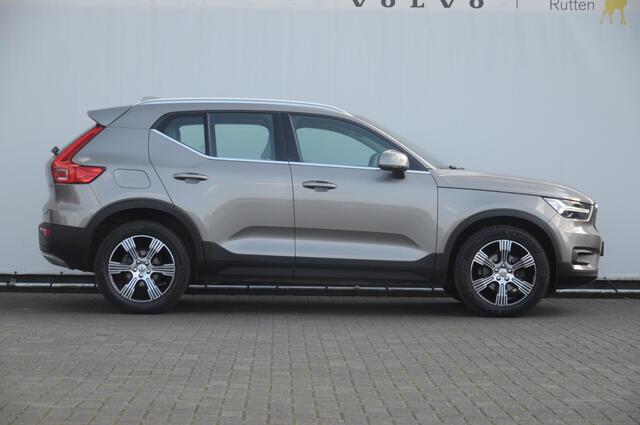 Volvo XC40 T2 129PK Automaat Inscription / Cruise control / Blond Leder / Elektrische stoelen / Stuur - en stoelverwarming / Climate control / Parkeersensoren met camera / Apple carplay / Elektrische achterklep