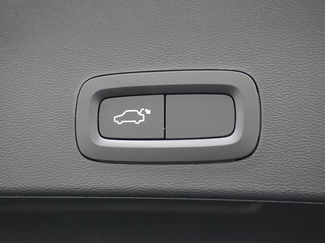 Volvo XC40 1.5 T3 Momentum Pro Navi/1/2 Leder/Park sensoren v+a etc.