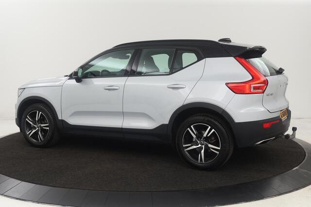 Volvo XC40 1.5 T3 R-Design | Stoel & stuurverwarming | Trekhaak | Camera | Navigatie | Achterbankverwarming | Leder/Alcantara | Full LED
