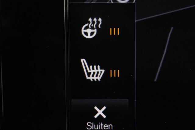 Volvo XC40 1.5 T3 R-Design | Stoel & stuurverwarming | Trekhaak | Camera | Navigatie | Achterbankverwarming | Leder/Alcantara | Full LED