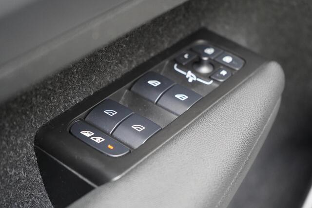 Volvo XC40 1.5 T5 263pk Recharge R-Design Automaat | Trekhaak | Achteruitrijcamera | Stoelverwarming | Stuurverwarming