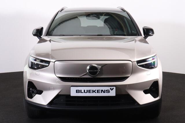 Volvo XC40 Recharge Twin Plus 82 kWh - IntelliSafe Assist & Surround - Verwarmde voorstoelen, stuur & achterbank - Parkeersensoren voor & achter - Elektr. bedienb. bestuurdersstoel met geheugen - Draadloze tel. lader - Warmtepomp - Extra getint glas - Elektr. inklap