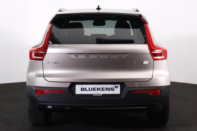 Volvo XC40 Recharge Twin Plus 82 kWh - IntelliSafe Assist & Surround - Verwarmde voorstoelen, stuur & achterbank - Parkeersensoren voor & achter - Elektr. bedienb. bestuurdersstoel met geheugen - Draadloze tel. lader - Warmtepomp - Extra getint glas - Elektr. inklap