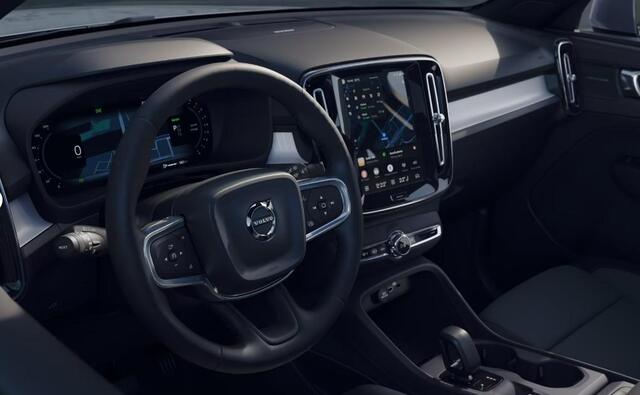Volvo XC40 2.0 B3 Business Edition | Stoel en Stuurverwarming | Harman Kardon | Adaptieve Cruise Control | BLIS | Donker Glas |