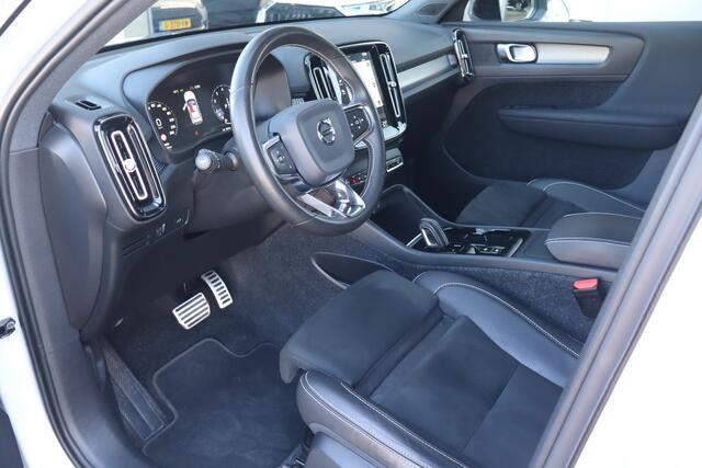 Volvo XC40 1.5 T2 R-Design NL-Auto!! Stoel + Stuurverwarming I Dode-Hoek I Carplay