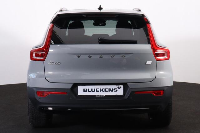 Volvo XC40 Recharge Twin Plus 82 kWh - IntelliSafe Assist & Surround - Verwarmde voorstoelen, stuur & achterbank - Parkeersensoren voor & achter - Elektr. bedienb. bestuurdersstoel met geheugen - Draadloze tel. lader - Warmtepomp - Extra getint glas - Elektr. inkla