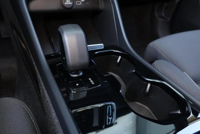 Volvo XC40 Recharge Twin Plus 82 kWh - IntelliSafe Assist & Surround - Verwarmde voorstoelen, stuur & achterbank - Parkeersensoren voor & achter - Elektr. bedienb. bestuurdersstoel met geheugen - Draadloze tel. lader - Warmtepomp - Extra getint glas - Elektr. inkla