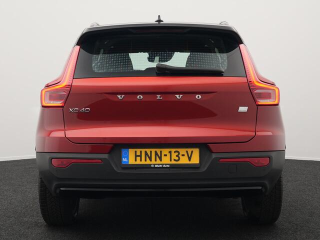 Volvo XC40 T4 Recharge R-Design Plug in Hybrid | PHEV | Camera | Carplay | LED | Alcantara Sportstoelen Verwarmd | Stuurwielverwarming | 19'' L.M. |