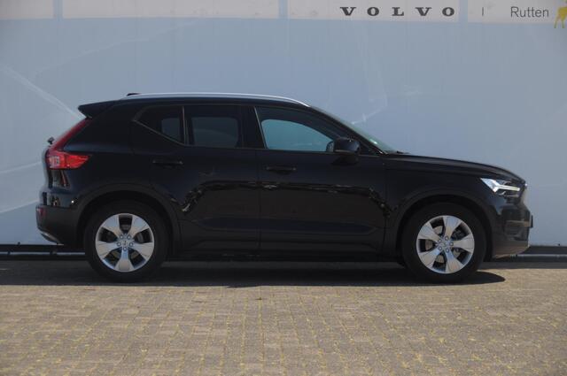 Volvo XC40 T4 190PK Automaat Momentum Pro Navigatie / Parkeersensoren Voor & achter / Parkeercamera achter / Semi Elek. wegklapbare trekhaak / Climate Control / Getinte ramen vanaf de B-Stijl / Premium Audi Harman Kardon