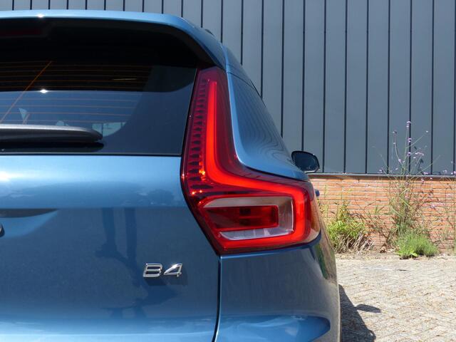 Volvo XC40 B4 Plus Dark