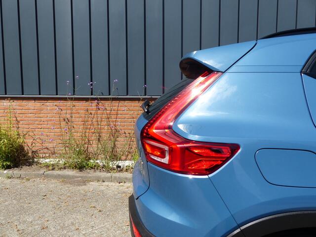 Volvo XC40 B4 Plus Dark