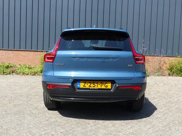 Volvo XC40 B4 Plus Dark