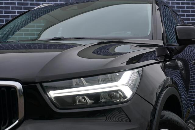 Volvo XC40 1.5 T3 Business Pro | Trekhaak | Adaptieve Cruise Controle | Blis | Stuur + Stoel verwarming | Camera |