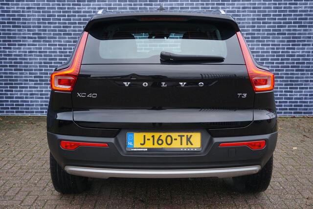 Volvo XC40 1.5 T3 Business Pro | Trekhaak | Adaptieve Cruise Controle | Blis | Stuur + Stoel verwarming | Camera |