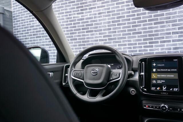 Volvo XC40 1.5 T3 Business Pro | Trekhaak | Adaptieve Cruise Controle | Blis | Stuur + Stoel verwarming | Camera |