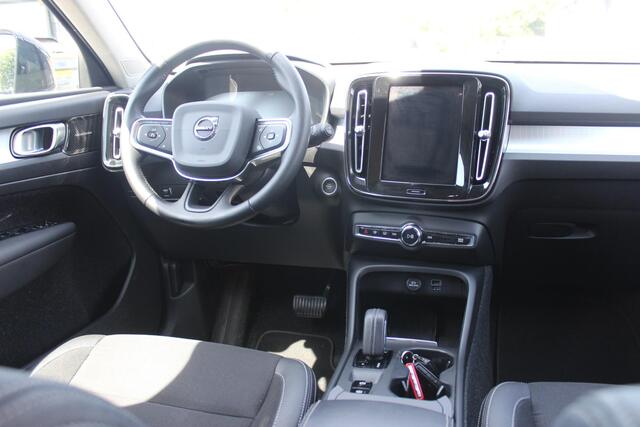 Volvo XC40 2.0 D3 AWD Momentum, met Duitse Brief.