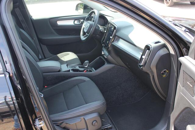 Volvo XC40 2.0 D3 AWD Momentum, met Duitse Brief.