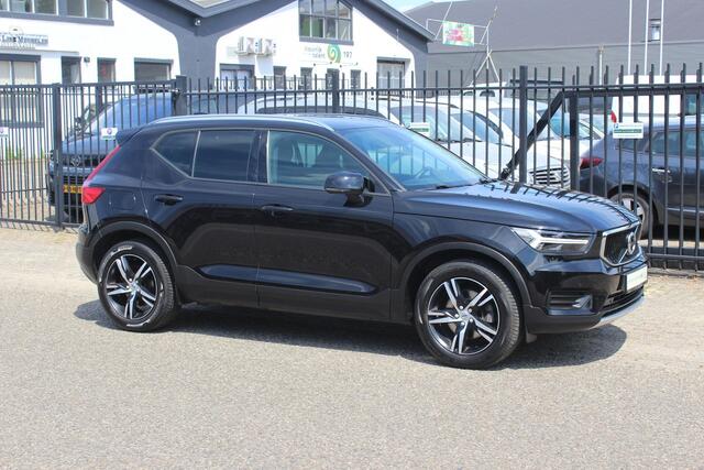 Volvo XC40 2.0 D3 AWD Momentum, met Duitse Brief.