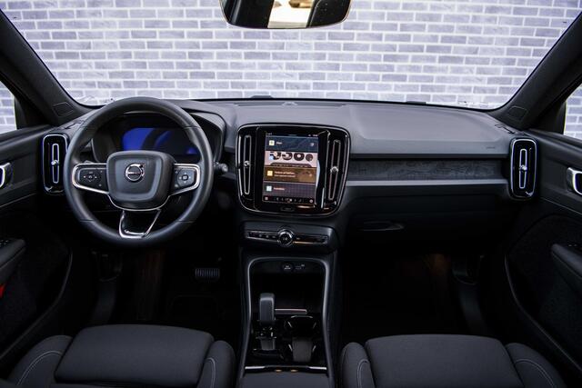 Volvo XC40 Single Motor Extended Range Plus 82 kWh | Trekhaak | Adaptieve Cruise Control | BLIS | Stoel/stuurverwarming | Keyless Entry | 20" Velgen | Warmtepomp | Elektr. achterklep |