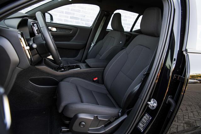 Volvo XC40 Single Motor Extended Range Plus 82 kWh | Trekhaak | Adaptieve Cruise Control | BLIS | Stoel/stuurverwarming | Keyless Entry | 20" Velgen | Warmtepomp | Elektr. achterklep |
