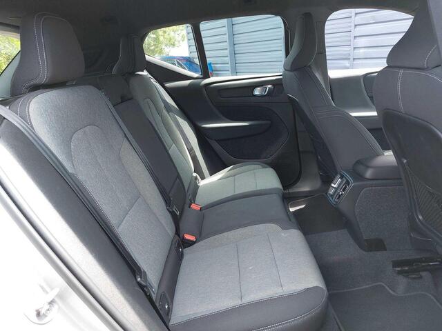 Volvo XC40 2.0 B3 Plus Dark | Stoel + Stuur verwarming | Memory | Keyless entry | Navigatie |