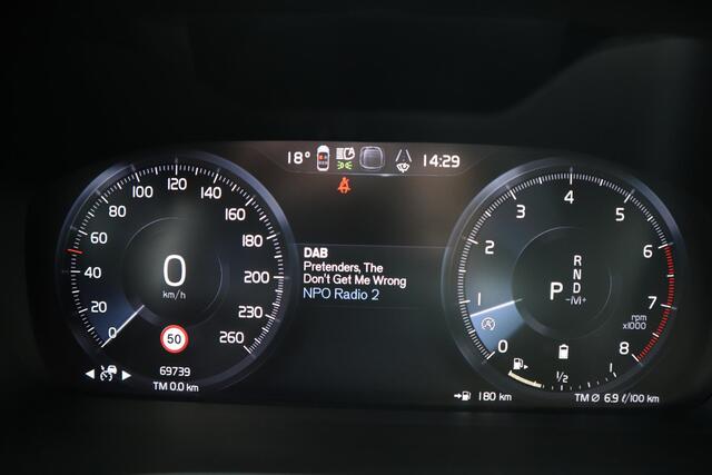 Volvo XC40 2.0 B4 Momentum Business | Stoelverwarming V+A | Pilot Assist & Adaptive Cruise Control | 360-camera |