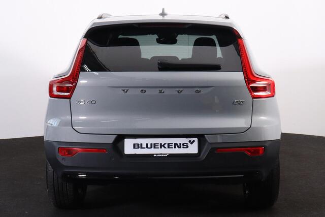 Volvo XC40 B3 Plus Dark - IntelliSafe Assist & Surround - Harman/Kardon audio - Parkeercamera achter - Verwarmde voorstoelen & stuur - Parkeersensoren voor & achter - Elektr. bedienb. voorstoelen met geheugen links - Draadloze tel. lader - Extra getint glas - 18' LM
