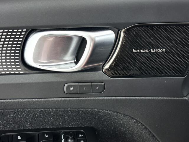Volvo XC40 B4 Aut. R-Design | Panoramadak | Harman Kardon | 360º camera | Stoel- en stuurverwarming