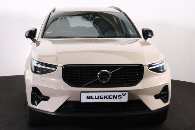 Volvo XC40 B3 Plus Dark - IntelliSafe Assist & Surround - 360º Camera - Harman/Kardon audio - Verwarmde voorstoelen & stuur - Parkeersensoren voor & achter - Elektr. bedienb. voorstoelen met geheugen links - Draadloze tel. lader - Extra getint glas - 19' LMV