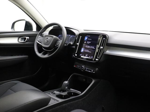 Volvo XC40 T2 130pk Automaat Business Pro / Adapt. Cruise / BLIS / Stoel + Stuurw. Verwarming / Mistlampen / 18'' + all season banden / PDC + Camera / Lane Keeping Aid / DAB / El. Achterklep /