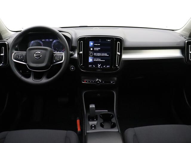 Volvo XC40 T2 130pk Automaat Business Pro / Adapt. Cruise / BLIS / Stoel + Stuurw. Verwarming / Mistlampen / 18'' + all season banden / PDC + Camera / Lane Keeping Aid / DAB / El. Achterklep /